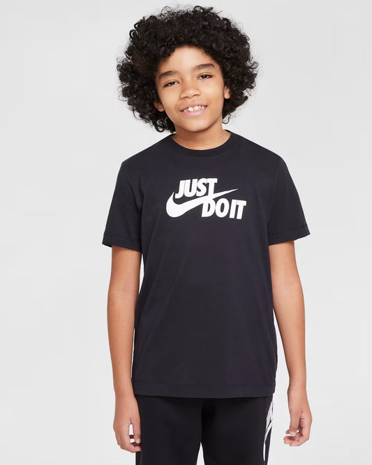 Nike Sportswear Older Kids' T-Shirt