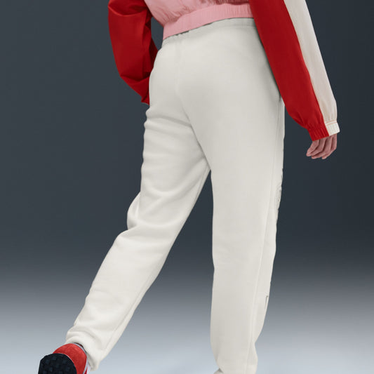 Nike Sportswear Club Fleece Women's Mid-Rise Graphic Pants
