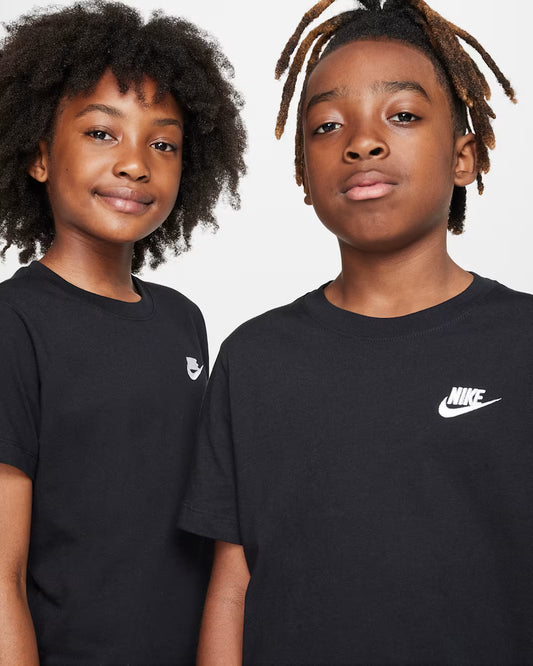 Nike Sportswear Older Kids' T-Shirt