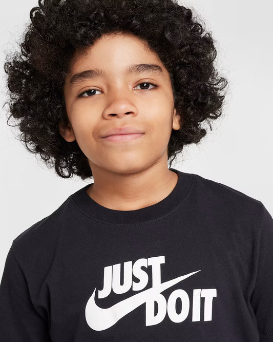 Nike Sportswear Older Kids' T-Shirt